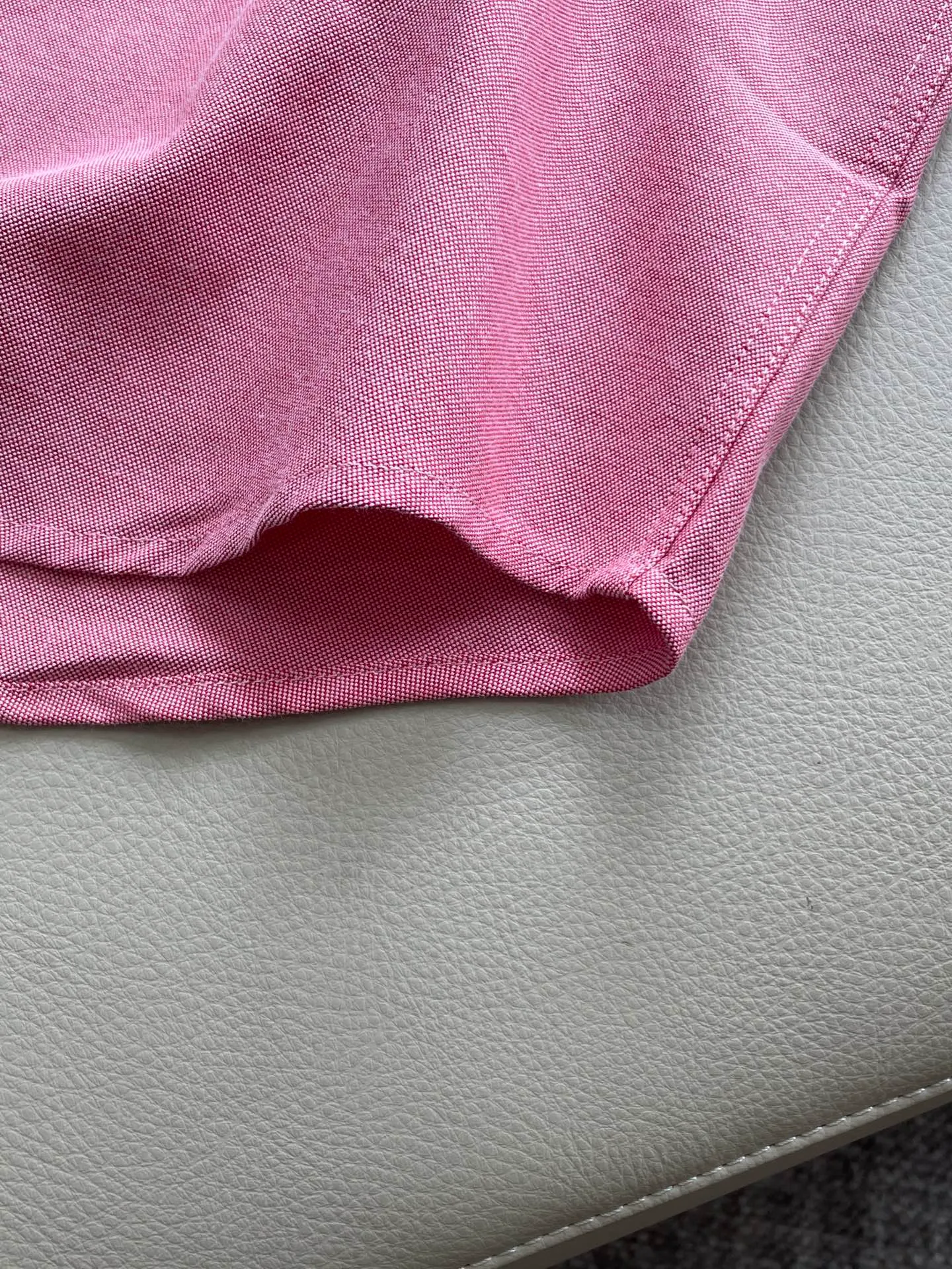 P220 🌸🌸🌸 POLO Ralph Lauren [High Quality] Classic shirt! Classic casual shirt made of pure cotton fabric with unique design, simple, clean and classic version design. It is a versatile style that can be switched at will. The fabric feels soft and delicate, highly breathable, close to the skin and comfortable to wear. It can be worn alone as an inner layer. Its versatile performance is beyond your imagination! The upper body of the ready-to-wear is simple and classic yet elegant! Size:M-XXL